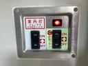 　５型　低温強化バン　ＤＥＮＳＯ製―２２℃冷凍機　４ＷＤ　寒冷地仕様　ミラー型バックモニター　純正セキュリティ　ビルトインＥＴＣ　イージークローザー　電動格納ミラー　キーレス　レベライザー（42枚目）