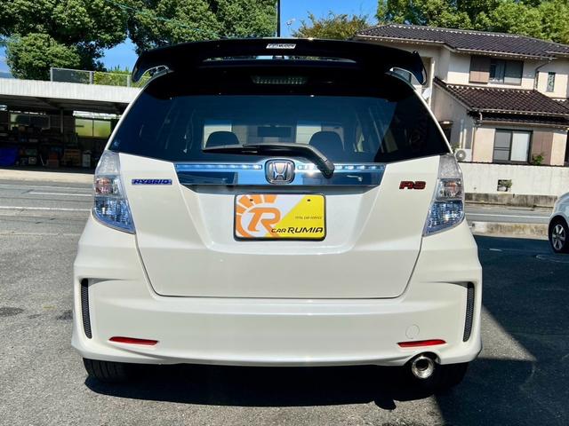 フィットハイブリッド ＲＳ　全国１年保証付　ＥＴＣ　メモリーナビ　フルセグＴＶ　バックカメラ　オートクルーズコントロール　社外１７インチアルミホイール　Ｂｌｕｅｔｏｏｔｈオーディオ　ＨＩＤ　アイドリングストップ　ルーフスポイラー（17枚目）