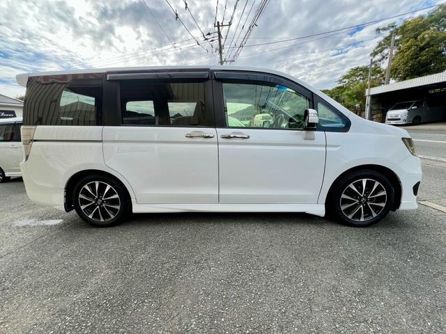 ステップワゴンスパーダ Ｚ　クールスピリット　全国１年保証付　両側電動スライドドア　ＥＴＣ　バックカメラ　メモリーナビ　フルセグＴＶ　純正アルミ　クルーズコントロール　ＨＩＤ　ＤＶＤ　ＣＤ　盗難防止システム　安全衝突ボディ（4枚目）