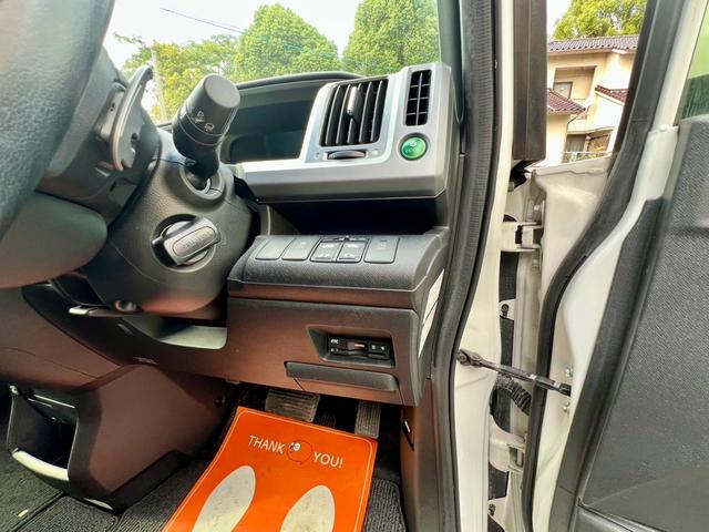 ステップワゴンスパーダ Ｚ　クールスピリット　全国１年保証付　両側電動スライドドア　ＥＴＣ　バックカメラ　メモリーナビ　フルセグＴＶ　純正アルミ　クルーズコントロール　ＨＩＤ　ＤＶＤ　ＣＤ　盗難防止システム　安全衝突ボディ（34枚目）