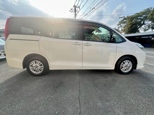 ノア Ｇ　全国１年保証付　両側電動スライドドア　メモリーナビ　フルセグＴＶ　バックカメラ　ＥＴＣ　ドライブレコーダー　Ｂｌｕｅｔｏｏｔｈオーディオ　衝突被害軽減システム　プッシュスタート　アイドリングストップ（4枚目）