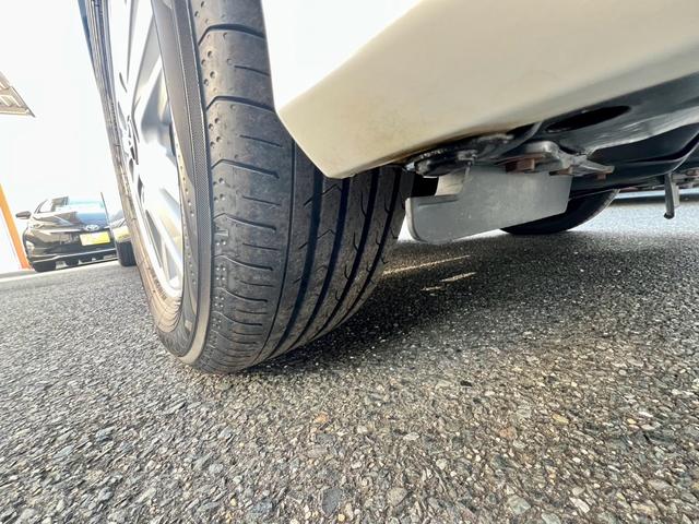 ノア Ｇ　全国１年保証付　両側電動スライドドア　メモリーナビ　フルセグＴＶ　バックカメラ　ＥＴＣ　ドライブレコーダー　Ｂｌｕｅｔｏｏｔｈオーディオ　衝突被害軽減システム　プッシュスタート　アイドリングストップ（9枚目）