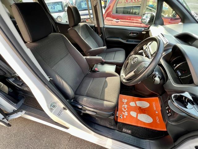 ノア Ｇ　全国１年保証付　両側電動スライドドア　メモリーナビ　フルセグＴＶ　バックカメラ　ＥＴＣ　ドライブレコーダー　Ｂｌｕｅｔｏｏｔｈオーディオ　衝突被害軽減システム　プッシュスタート　アイドリングストップ（11枚目）