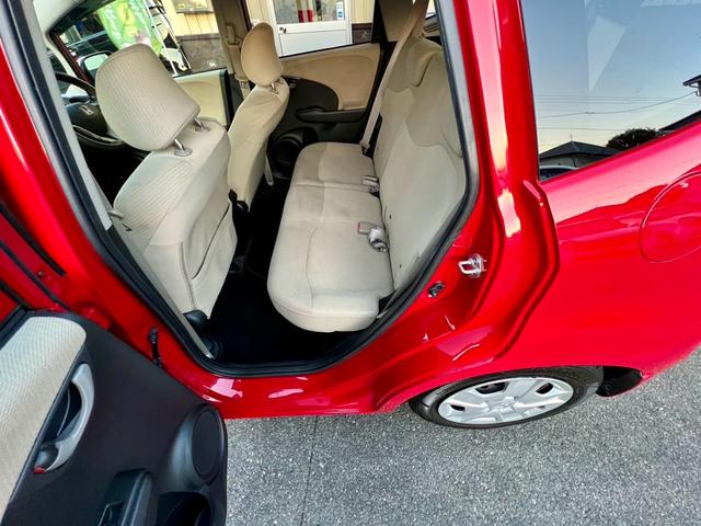 フィットハイブリッド ベースグレード　全国１年保証付　メモリーナビ　フルセグＴＶ　ＥＴＣ　バックカメラ　キーレスエントリー　アイドリングストップ　クルーズコントロール　盗難防止システム　安全衝突ボディ　ＤＶＤ再生　ＣＤ　フルフラット（19枚目）