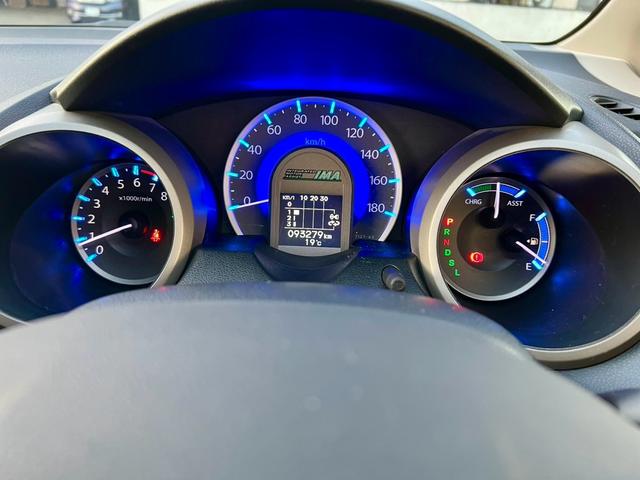 フィットハイブリッド ベースグレード　全国１年保証付　メモリーナビ　フルセグＴＶ　ＥＴＣ　バックカメラ　キーレスエントリー　アイドリングストップ　クルーズコントロール　盗難防止システム　安全衝突ボディ　ＤＶＤ再生　ＣＤ　フルフラット（29枚目）