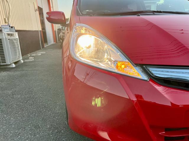 フィットハイブリッド ベースグレード　全国１年保証付　メモリーナビ　フルセグＴＶ　ＥＴＣ　バックカメラ　キーレスエントリー　アイドリングストップ　クルーズコントロール　盗難防止システム　安全衝突ボディ　ＤＶＤ再生　ＣＤ　フルフラット（35枚目）