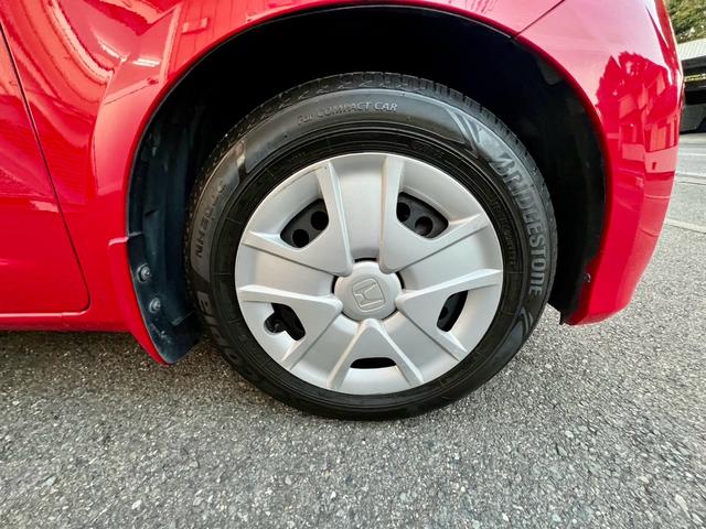 フィットハイブリッド ベースグレード　全国１年保証付　メモリーナビ　フルセグＴＶ　ＥＴＣ　バックカメラ　キーレスエントリー　アイドリングストップ　クルーズコントロール　盗難防止システム　安全衝突ボディ　ＤＶＤ再生　ＣＤ　フルフラット（37枚目）