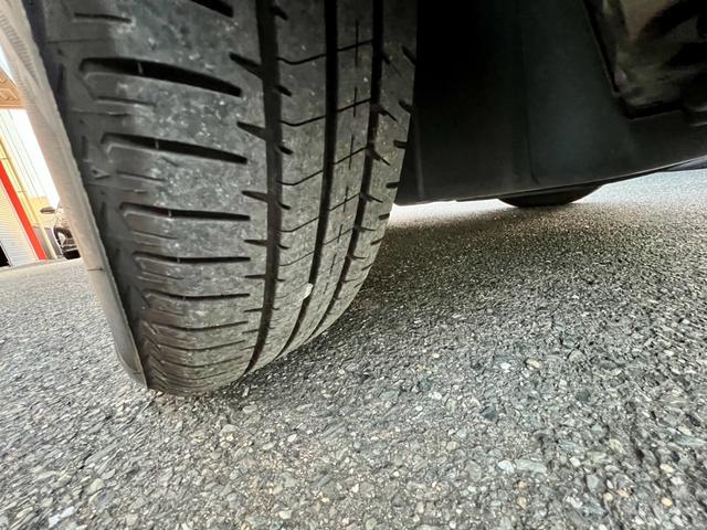 フィットハイブリッド ベースグレード　全国１年保証付　メモリーナビ　フルセグＴＶ　ＥＴＣ　バックカメラ　キーレスエントリー　アイドリングストップ　クルーズコントロール　盗難防止システム　安全衝突ボディ　ＤＶＤ再生　ＣＤ　フルフラット（40枚目）