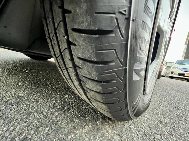 フィットハイブリッド ベースグレード　全国１年保証付　メモリーナビ　フルセグＴＶ　ＥＴＣ　バックカメラ　キーレスエントリー　アイドリングストップ　クルーズコントロール　盗難防止システム　安全衝突ボディ　ＤＶＤ再生　ＣＤ　フルフラット（42枚目）