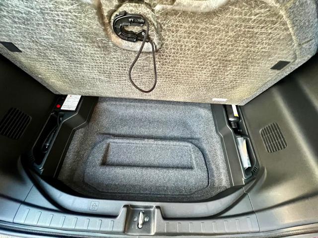 Ｎ－ＯＮＥ プレミアム　ＳＳパッケージ　全国１年保証付　純正ナビ　バックカメラ　純正アルミ　キーレスエントリー　スマートキー　アイドリングストップ　ＨＩＤ　安全衝突ボディ　盗難防止システム　衝突被害軽減システム　シートヒーター（18枚目）