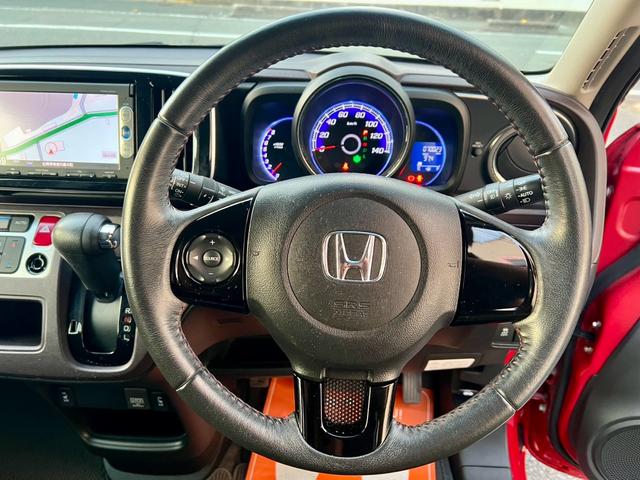 Ｎ－ＯＮＥ プレミアム　ＳＳパッケージ　全国１年保証付　純正ナビ　バックカメラ　純正アルミ　キーレスエントリー　スマートキー　アイドリングストップ　ＨＩＤ　安全衝突ボディ　盗難防止システム　衝突被害軽減システム　シートヒーター（24枚目）