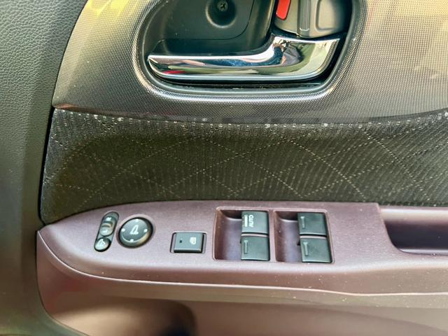 Ｎ－ＯＮＥ プレミアム　ＳＳパッケージ　全国１年保証付　純正ナビ　バックカメラ　純正アルミ　キーレスエントリー　スマートキー　アイドリングストップ　ＨＩＤ　安全衝突ボディ　盗難防止システム　衝突被害軽減システム　シートヒーター（26枚目）