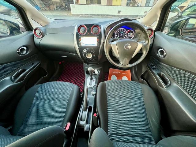 視界良好、操作しやすい運転席です。