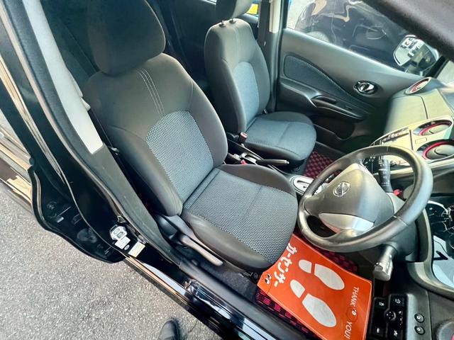 足元も広々としていて運転もラクラク♪