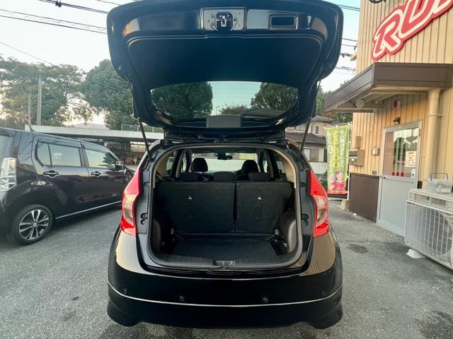 トランクスペースです。たくさんの荷物を積むことができます。