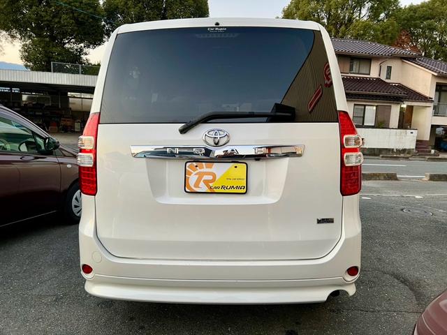 ノア Ｘ　Ｌセレクション　メモリーナビ　フルセグＴＶ　バックカメラ　ＥＴＣ　左側電動スライドドア　ダブルエアコン　ＨＩＤ　電動格納ミラー　安全衝突ボディ　キーレスエントリー　３列シート（9枚目）