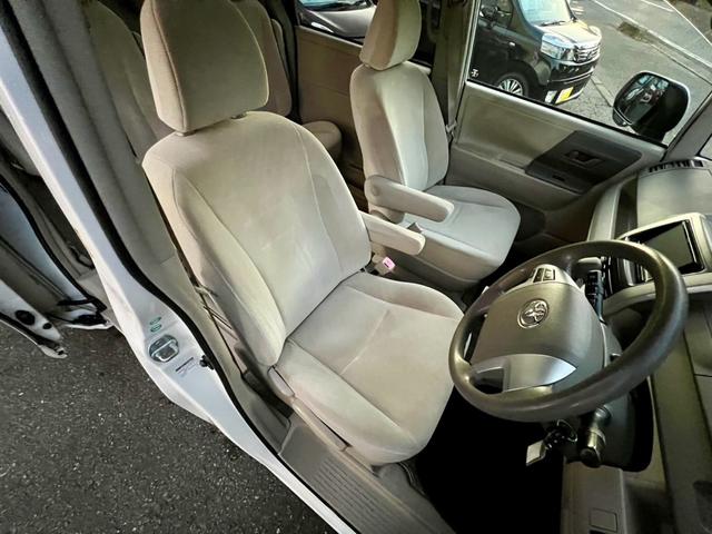 ノア Ｘ　Ｌセレクション　メモリーナビ　フルセグＴＶ　バックカメラ　ＥＴＣ　左側電動スライドドア　ダブルエアコン　ＨＩＤ　電動格納ミラー　安全衝突ボディ　キーレスエントリー　３列シート（11枚目）