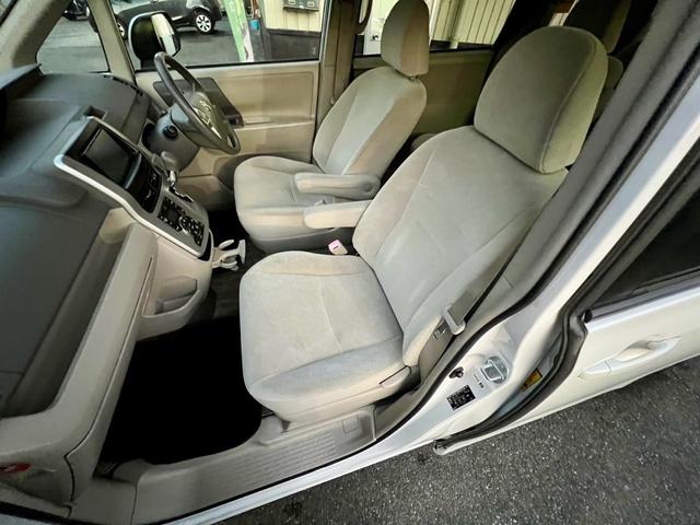 ノア Ｘ　Ｌセレクション　メモリーナビ　フルセグＴＶ　バックカメラ　ＥＴＣ　左側電動スライドドア　ダブルエアコン　ＨＩＤ　電動格納ミラー　安全衝突ボディ　キーレスエントリー　３列シート（14枚目）