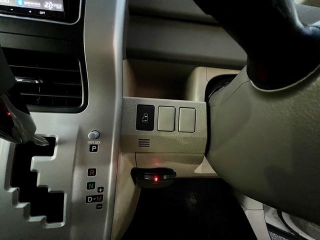 ノア Ｘ　Ｌセレクション　メモリーナビ　フルセグＴＶ　バックカメラ　ＥＴＣ　左側電動スライドドア　ダブルエアコン　ＨＩＤ　電動格納ミラー　安全衝突ボディ　キーレスエントリー　３列シート（26枚目）