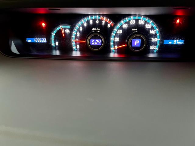 ノア Ｘ　Ｌセレクション　メモリーナビ　フルセグＴＶ　バックカメラ　ＥＴＣ　左側電動スライドドア　ダブルエアコン　ＨＩＤ　電動格納ミラー　安全衝突ボディ　キーレスエントリー　３列シート（28枚目）