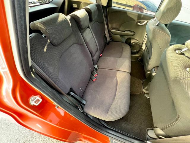 フィットハイブリッド ＲＳ　ファインスタイル　全国１年保証付　メモリーナビ　フルセグＴＶ　バックカメラ　ドライブレコーダー　　クルーズコントロール　盗難防止システム　安全衝突ボディ　アイドリングストップ　ＨＩＤ（12枚目）