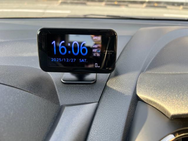 フィットハイブリッド ＲＳ　ファインスタイル　全国１年保証付　メモリーナビ　フルセグＴＶ　バックカメラ　ドライブレコーダー　　クルーズコントロール　盗難防止システム　安全衝突ボディ　アイドリングストップ　ＨＩＤ（16枚目）