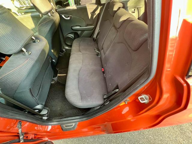 フィットハイブリッド ＲＳ　ファインスタイル　全国１年保証付　メモリーナビ　フルセグＴＶ　バックカメラ　ドライブレコーダー　　クルーズコントロール　盗難防止システム　安全衝突ボディ　アイドリングストップ　ＨＩＤ（25枚目）