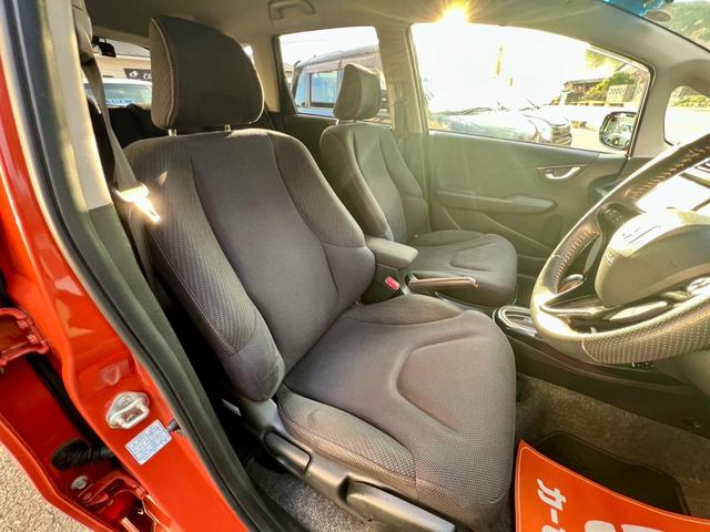 フィットハイブリッド ＲＳ　ファインスタイル　全国１年保証付　メモリーナビ　フルセグＴＶ　バックカメラ　ドライブレコーダー　　クルーズコントロール　盗難防止システム　安全衝突ボディ　アイドリングストップ　ＨＩＤ（29枚目）