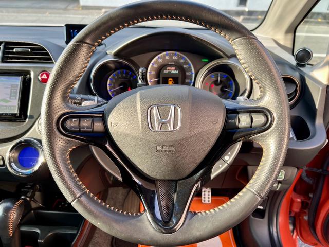 フィットハイブリッド ＲＳ　ファインスタイル　全国１年保証付　メモリーナビ　フルセグＴＶ　バックカメラ　ドライブレコーダー　　クルーズコントロール　盗難防止システム　安全衝突ボディ　アイドリングストップ　ＨＩＤ（33枚目）