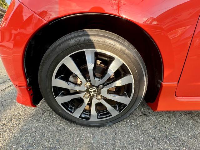 フィットハイブリッド ＲＳ　ファインスタイル　全国１年保証付　メモリーナビ　フルセグＴＶ　バックカメラ　ドライブレコーダー　　クルーズコントロール　盗難防止システム　安全衝突ボディ　アイドリングストップ　ＨＩＤ（50枚目）