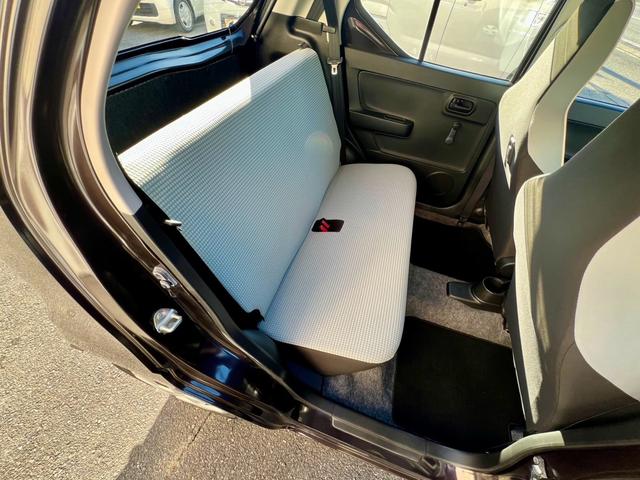 アルト Ｆ　全国１年保証付　盗難防止システム　安全衝突ボディ　キーレスエントリー　助手席エアバッグ　ＡＢＳ　ＥＳＣ　頸部衝撃緩和ヘッドレスト　ＣＤ（12枚目）