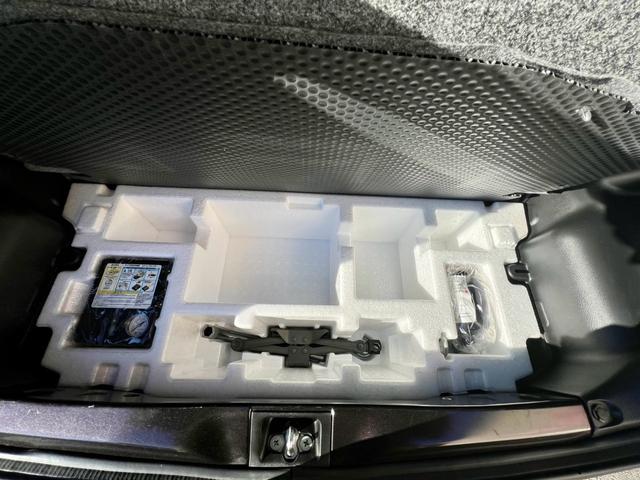 アルト Ｆ　全国１年保証付　盗難防止システム　安全衝突ボディ　キーレスエントリー　助手席エアバッグ　ＡＢＳ　ＥＳＣ　頸部衝撃緩和ヘッドレスト　ＣＤ（17枚目）