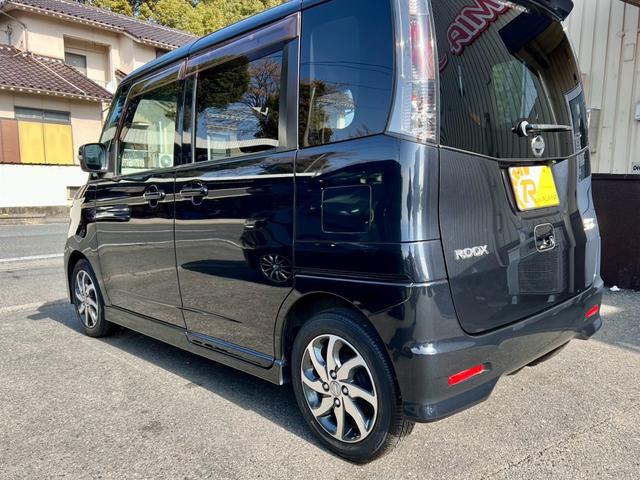 ���k�X�y�[�X�ɂ͂������Ƃ����\�t�@���������܂��̂ŁA���Ƒ��A���F�l�l�Ƃ��C�y�ɂ��z�����������B