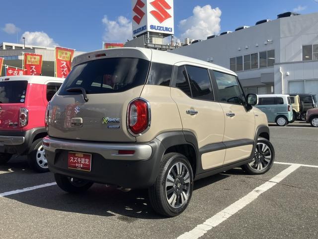 右斜め後ろからの特徴的なフォルム。スポーティな【ルーフエンドスポイラー】が後ろ姿を引き締めます！