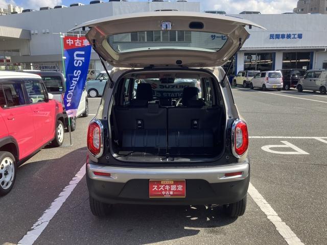 バックドアは上開き跳ね上げ式で、開口も広め！レジャーやショッピングの荷物も積みやすそうですね！