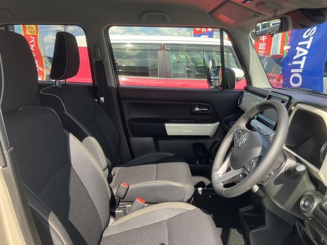 体格・好みに合わせてドライブポジションを調節でき快適ドライブをサポートする運転席回り。