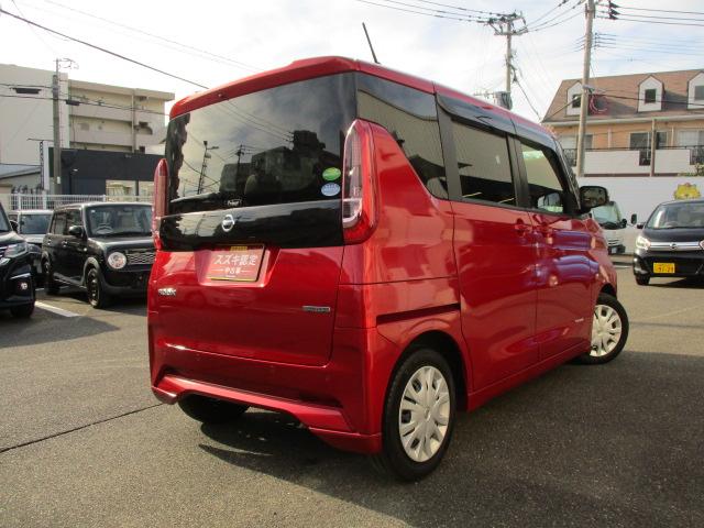 �E�΂ߌ�납��̓����I�ȃt�H�����B�����H�n���ł��^�]���₷�����ȏ���肪�����R���p�N�g�{�f�B��