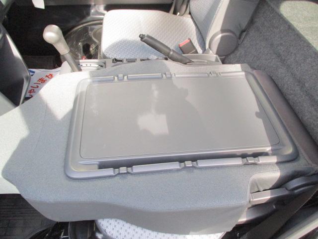 ����Ȃ�|���Ɓy�V�[�g�o�b�N�e�[�u���z�ɁB�f�X�N����ɂ�����A�^�u���b�g�𗧂Ă�������A�t�b�N�ŉו��̌Œ肵���薈���̃V�[���ő劈��B