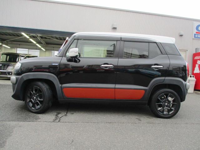 �z���C�g�E�I�����W�ƃu���b�N�̌��I�ȐF�g�����f����T�C�h�r���[�ł��B�o�����X�̂Ƃꂽ�f�U�C���ł��I