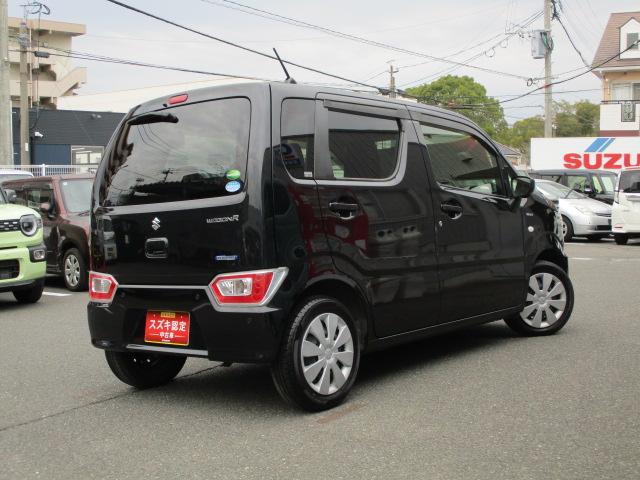 �E�΂ߌ�납��̓����I�ȃt�H�����B�����H�n���ł��^�]���₷�����ȏ���肪�����R���p�N�g�{�f�B��