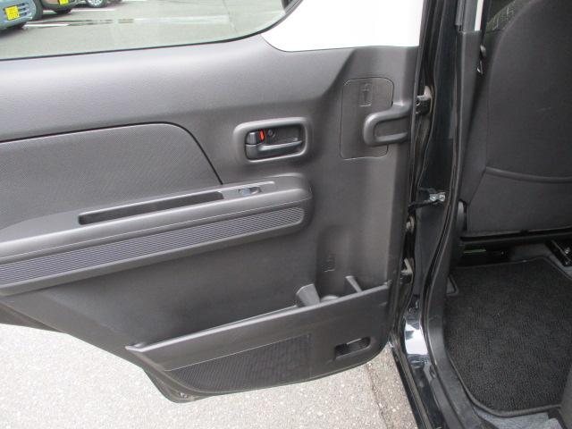 �����h�A�ɂ͉J�̓��̎P�w��ȁy�A���u�����z���_�[�z�𑕔��B���H�͎ԊO�ւ̃X�O�����m�I