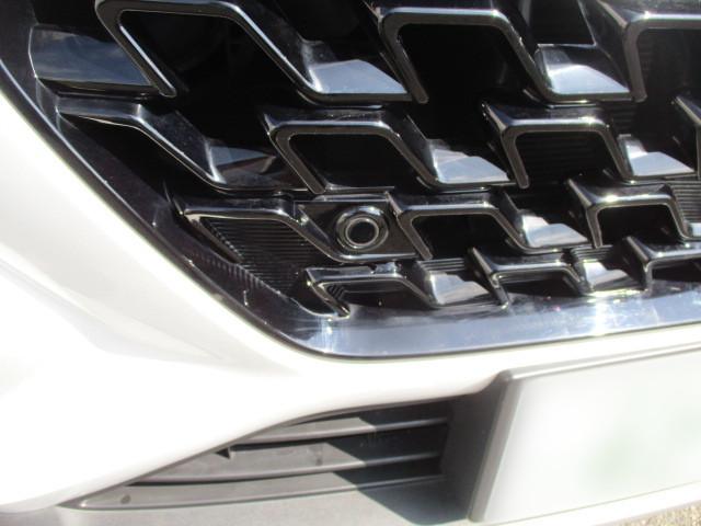 �O���E����̎ԗ����ӂɂ��镨�̂��甽�˂��Ă��钴���g����M���ċ�����c������y�����g�Z���T�[�z�B