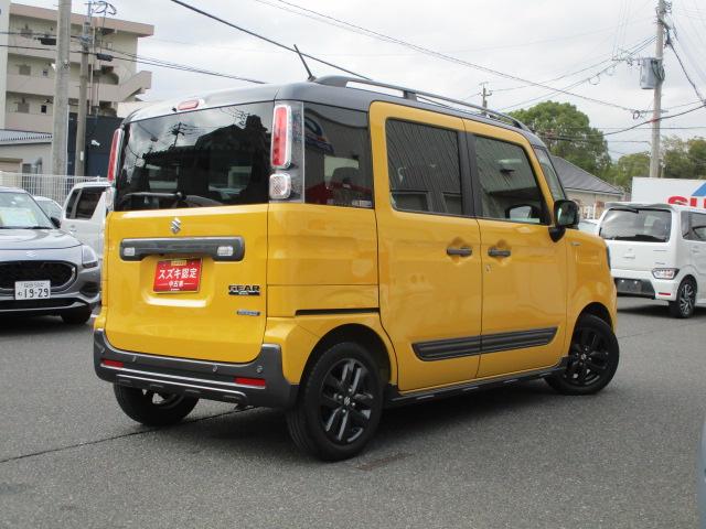 �E�΂ߌ�납��̓����I�ȃt�H�����B����肪�����R���p�N�g�{�f�B��y���[�t���[���z��W�������I