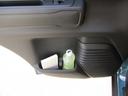 リヤドアにも、小物やドリンクを便利に収納できる【リヤクォータートリムポケット&ドリンクホルダー】が。