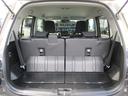 リヤシートも全車消毒済み。シートの後ろに収納スペースがあります。旅行バックやちょっとしたレジャー用品も積みこめそうですね!