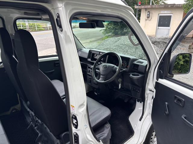 ハイゼットカーゴ スペシャルＳＡＩＩＩ　４ＷＤ　衝突軽減ブレーキ／　新車保証書　コーナーセンサー　レーン逸脱警報　ＥＴＣ　ハイルーフ　ＬＥＤヘッドライト　オートハイビーム　ドアバイザー　集中ドアロック　頭上荷物入れ　光軸調整ライト　アイドリングストップ　ＡＢＳ（13枚目）