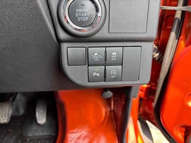 ハイゼットカーゴ ＤＸ　衝突軽減ブレーキ　コーナーセンサー　ＥＴＣ　レーン逸脱警報　ドラレコ　ＬＥＤヘッドライト　ＬＥＤフォグ　オートライト　オートハイビーム　スマートキー　電格ミラー　ドアバイザー　頭上荷物入れ　アイドリングストップ　ＣＤ　フルフラットシート（9枚目）