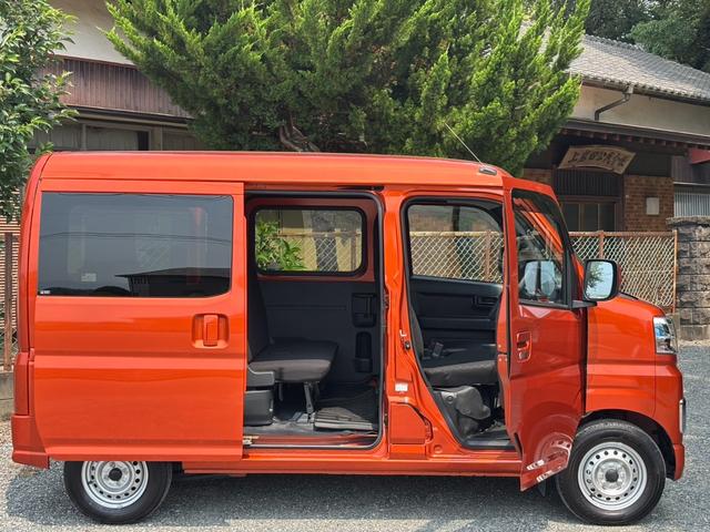 ハイゼットカーゴ ＤＸ　衝突軽減ブレーキ　コーナーセンサー　ＥＴＣ　レーン逸脱警報　ドラレコ　ＬＥＤヘッドライト　ＬＥＤフォグ　オートライト　オートハイビーム　スマートキー　電格ミラー　ドアバイザー　頭上荷物入れ　アイドリングストップ　ＣＤ　フルフラットシート（26枚目）