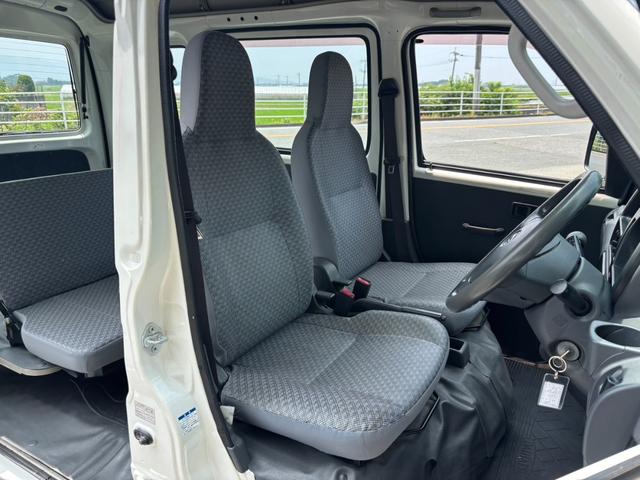 ハイゼットカーゴ スペシャル　４ＷＤ　集中ドアロック　４人乗　パワステ　ラジオ　ハイルーフ　ドアバイザー　フルフラットシート　ベンチシート　光軸調整ライト　取説　エアバック　エアコン（14枚目）