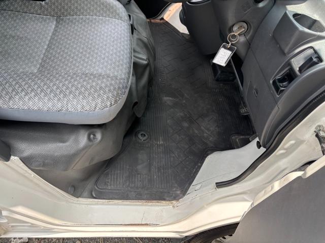 ハイゼットカーゴ スペシャル　４ＷＤ　集中ドアロック　４人乗　パワステ　ラジオ　ハイルーフ　ドアバイザー　フルフラットシート　ベンチシート　光軸調整ライト　取説　エアバック　エアコン（57枚目）